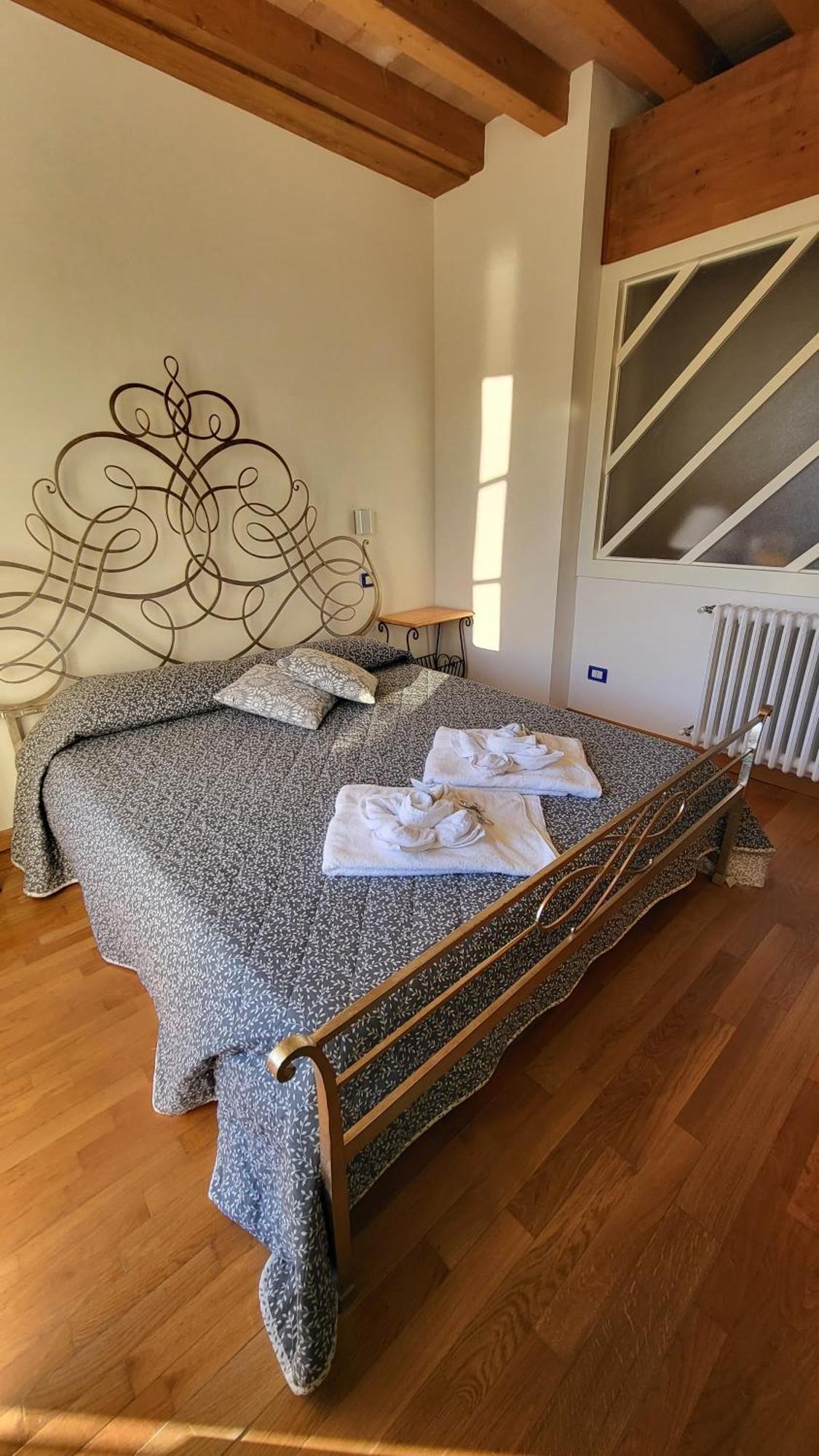 Balconi San Giorgio Acomodação com café da manhã Varenna Quarto foto